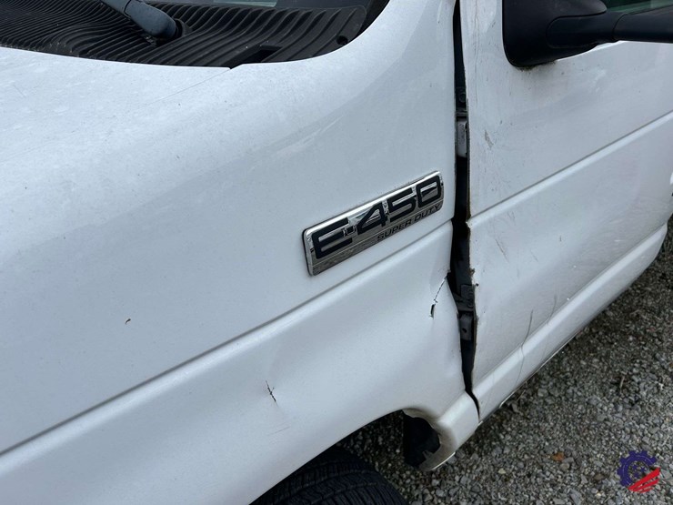 2017-ford-e450-image-18