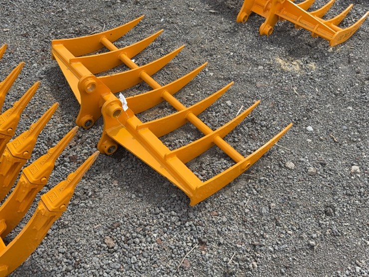 caterpillar-303-image-2