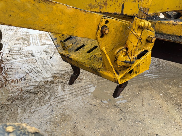 caterpillar-12-image-41