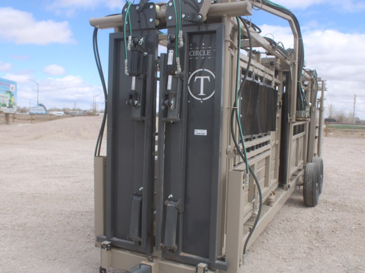 #1083-•-new-circle-t-portable-complete-cattle-processing-system-image-17