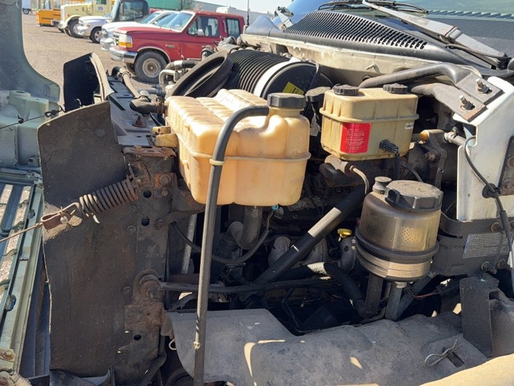 2004-gmc-5500-image-27