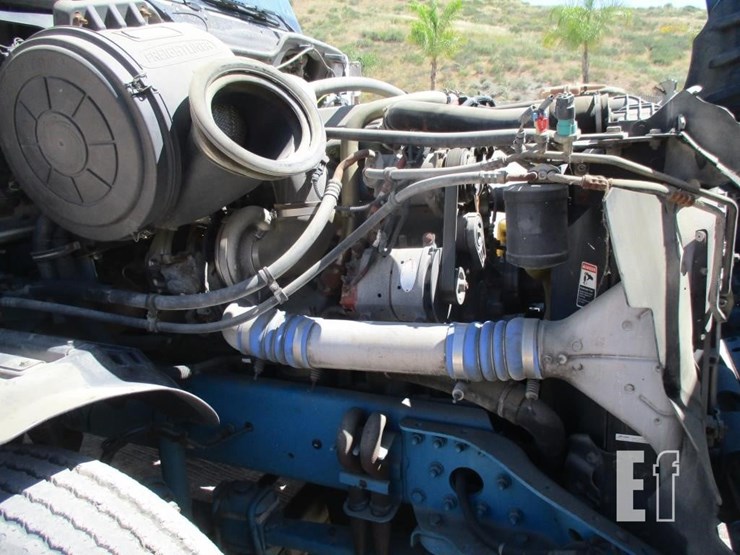 2009-freightliner-columbia-120-image-5