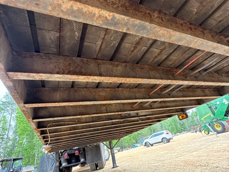 2016-neville-trailer-image-7