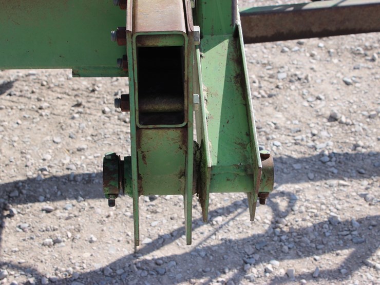 john-deere-235-image-34