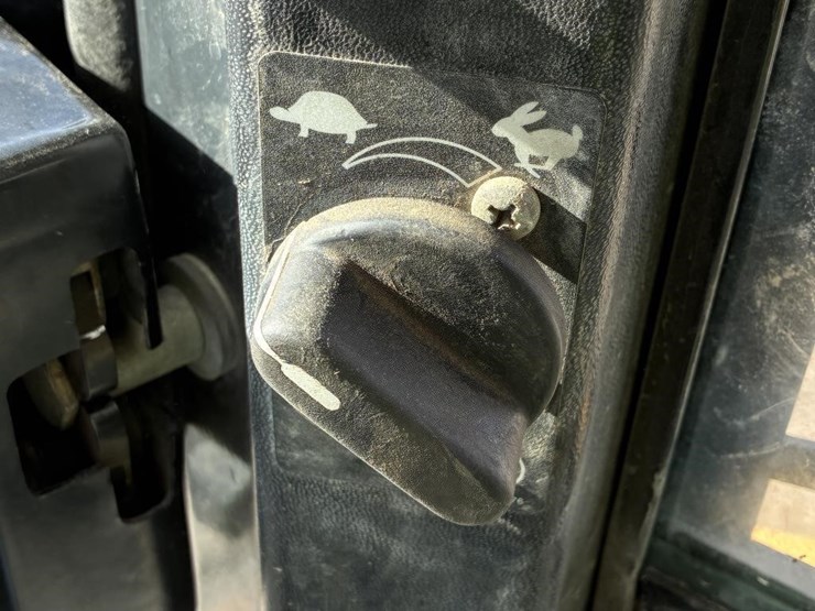 2018-yanmar-s220r-image-21