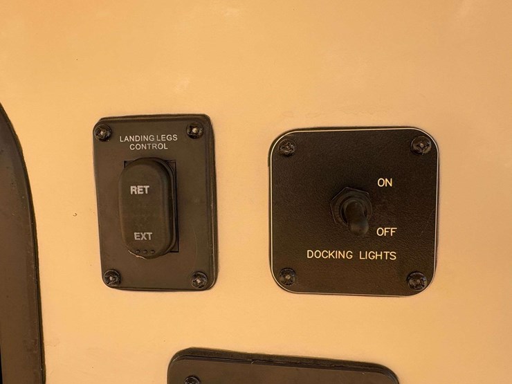 2016-forest-river-sabre-5th-wheel-travel-trailer-image-26