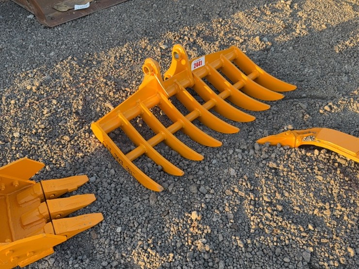 caterpillar-303-image-2