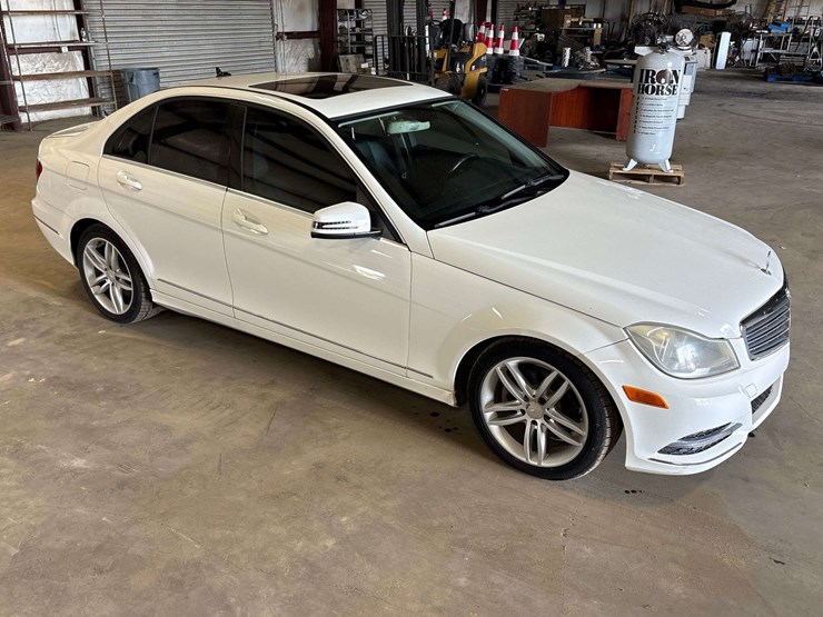 2013-mercedes-benz-c250-4-door-sedan-(123,035-miles)-image-4