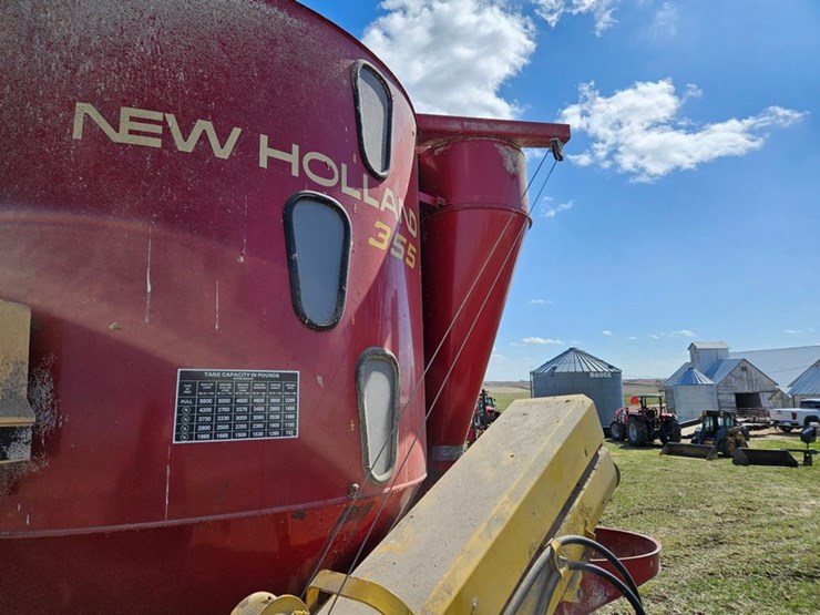 new-holland-355-image-28