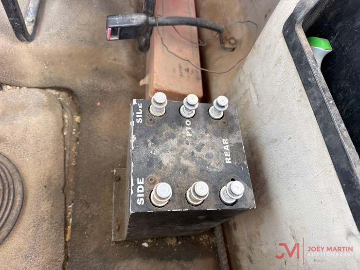 2001-mack-ch613-image-29