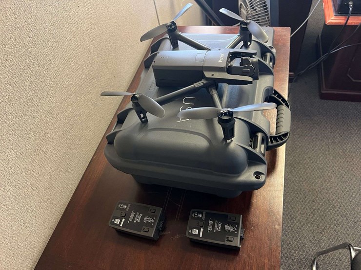 parrot-anafi-usa-foldable-drone-with-4k/thermal-camera-image-3