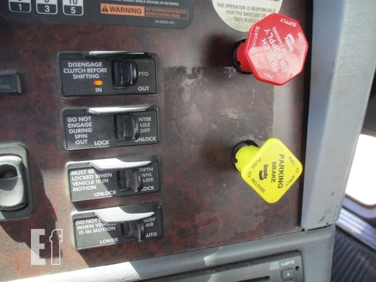 2009-freightliner-columbia-120-image-11