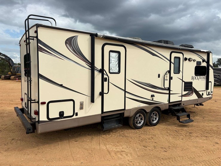 2015-rockwood-2608ws-travel-trailer-image-3