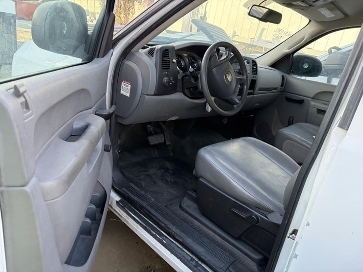 2013-chevrolet-2500-image-9