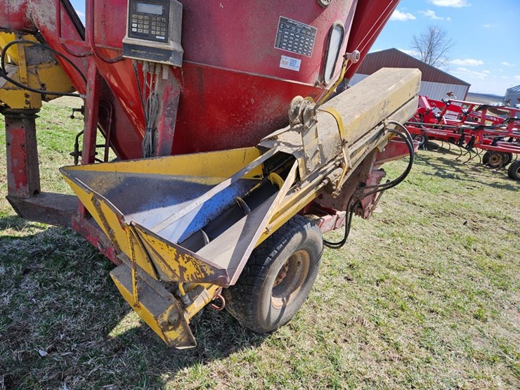 new-holland-355-image-24