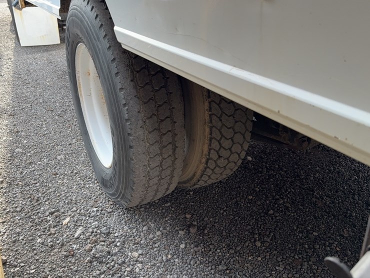 1998-freightliner-fl70-image-6