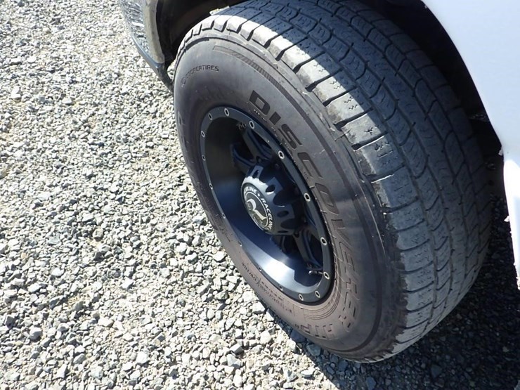 2013-ford-cargo-image-15