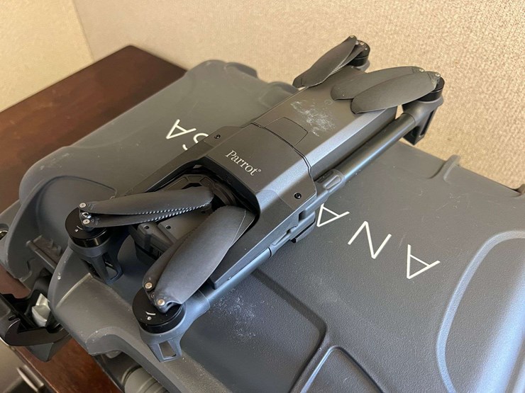 parrot-anafi-usa-foldable-drone-with-4k/thermal-camera-image-14