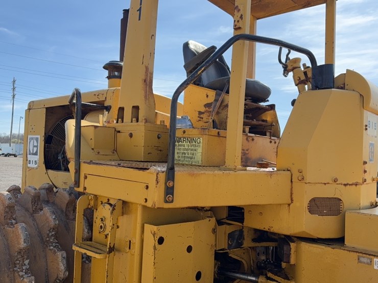 caterpillar-815-image-7