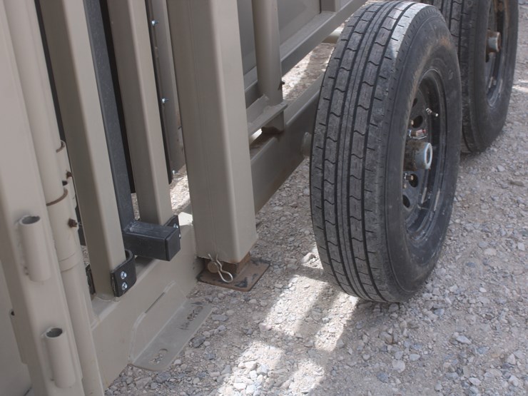 #1083-•-new-circle-t-portable-complete-cattle-processing-system-image-51