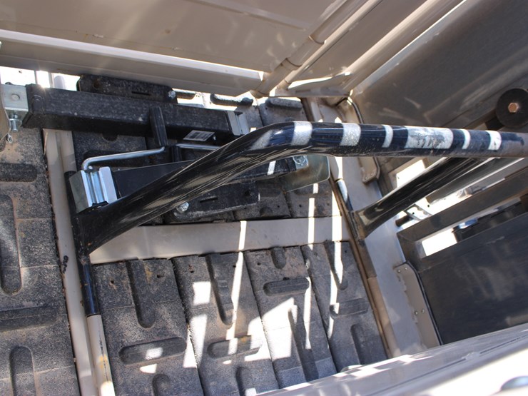 #1085-•-new-circle-t-portable-hydraulic-squeeze-chute-image-29