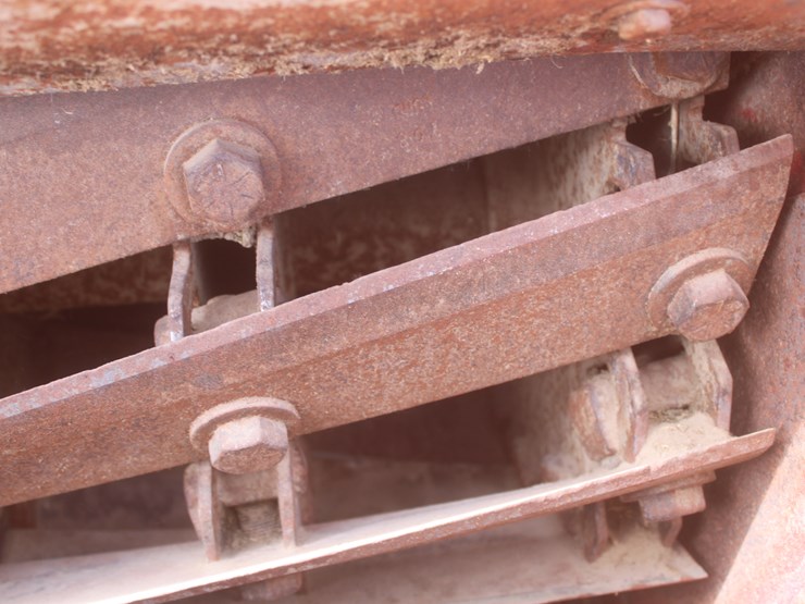 international-830-image-28