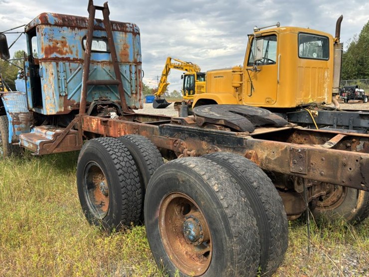 1969-caterpillar-3208-image-4