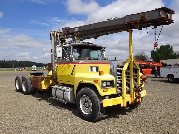 1984-ford-9000-image-3