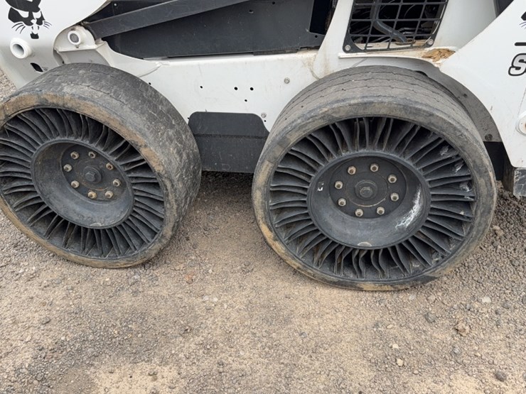 2018-bobcat-s570-image-11