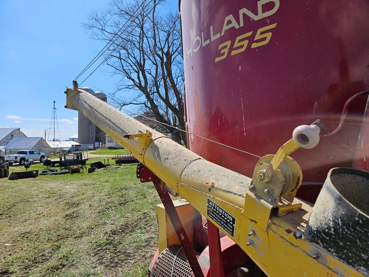 new-holland-355-image-41