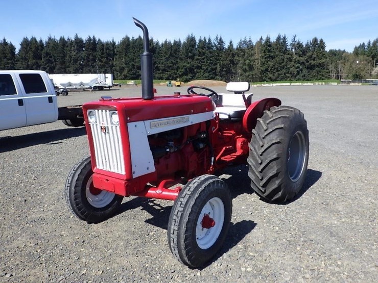 international-tractor-image-1