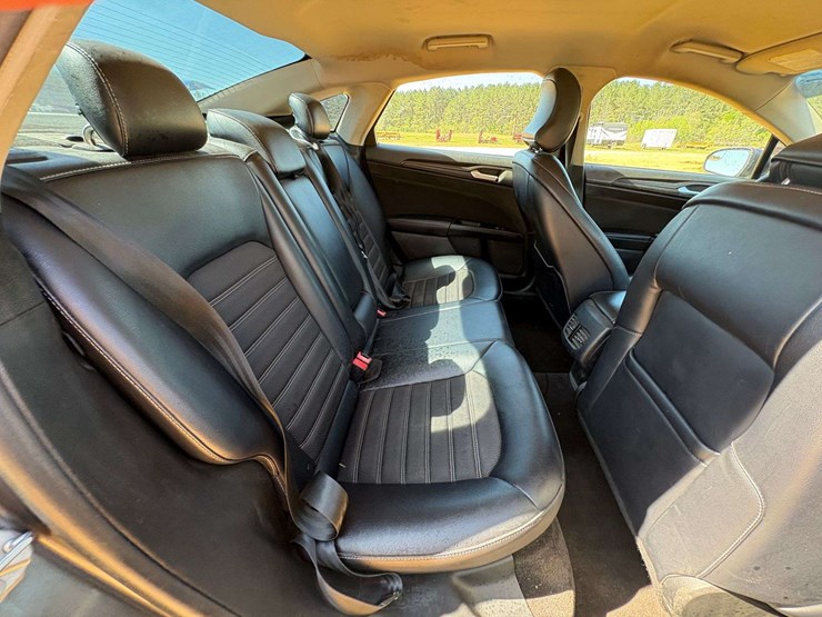 2018-ford-fusion-se-4-door-sedan-(109,948-miles)-image-18