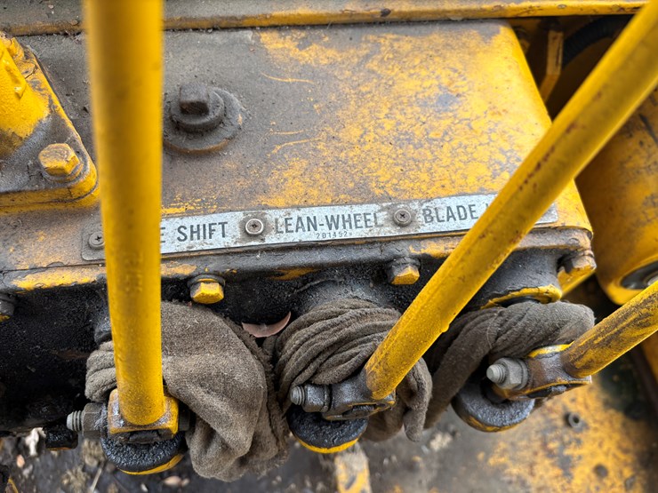 caterpillar-12-image-27