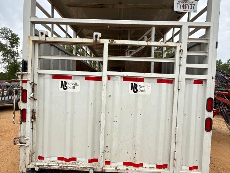 2016-neville-trailer-image-16