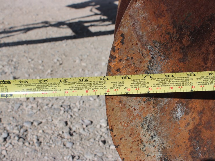 john-deere-235-image-37