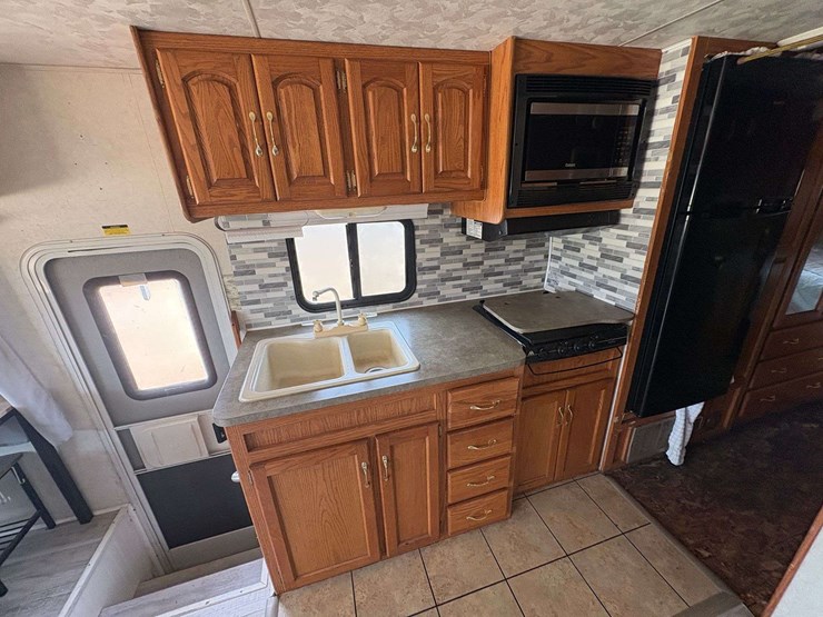 2004-ford-"daybreak"-motorhome-image-21