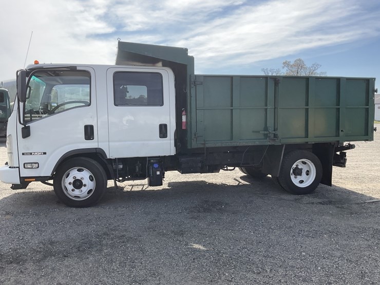 2017-isuzu-nqr-image-3