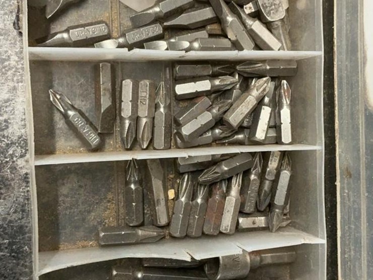 #107-•-clarke-hd-plus-tool-chest-and-contents-image-18