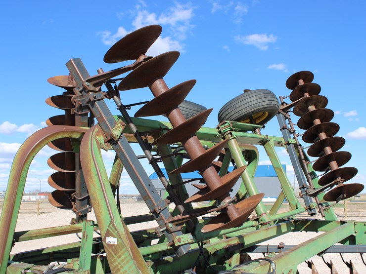 john-deere-235-image-8