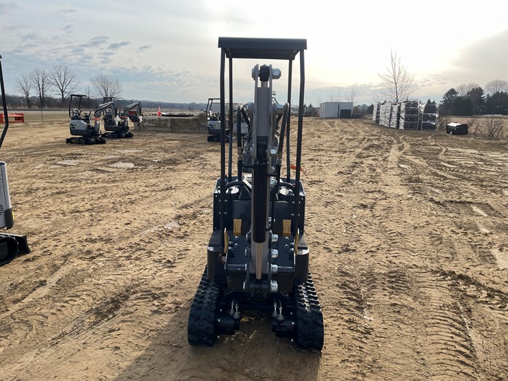 #1043-•-new-ats-d12d-mini-excavator-image-2