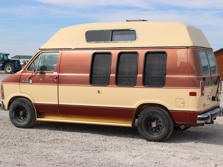 1985-dodge-ram-350-image-11