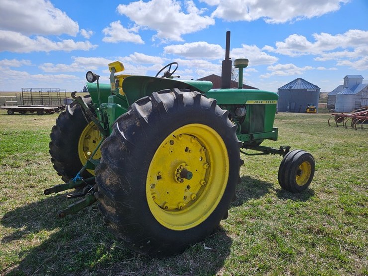 john-deere-4010-image-5
