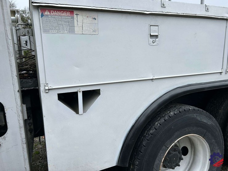 2009-international-7400-image-43