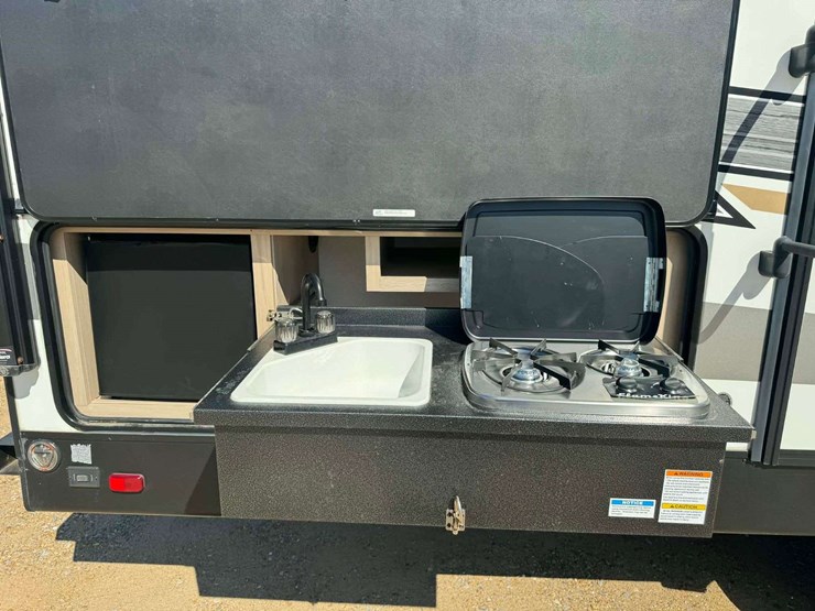 2021-radiance-28bh-bumper-pull-camper---bunks-image-31