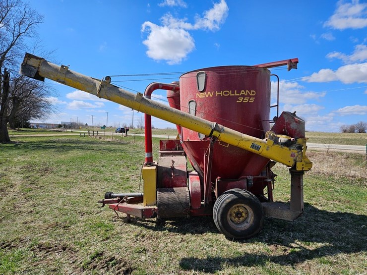 new-holland-355-image-2