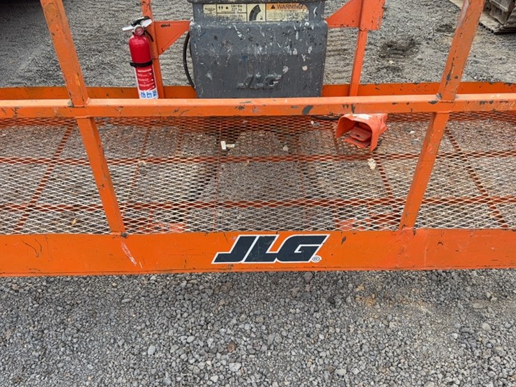 2014-jlg-800s-image-4