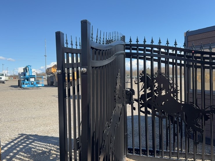 #1087-•-14'-bi-parting-wrought-iron-gate-w/-horse-scene-image-2