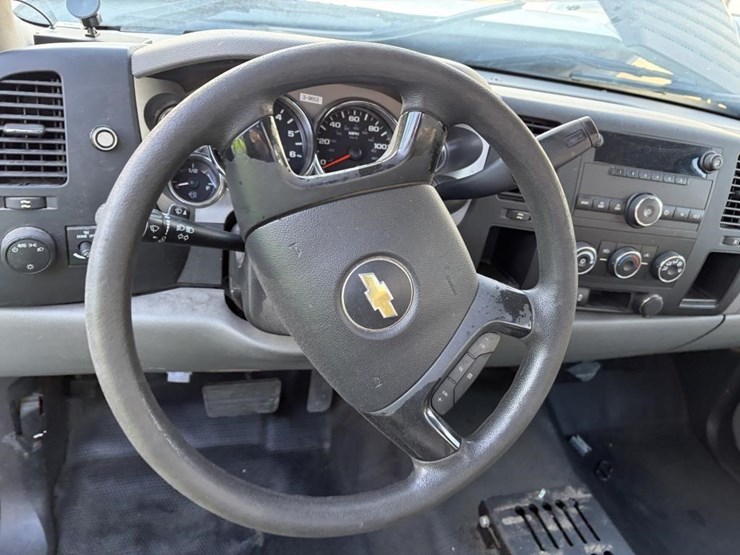 2013-chevrolet-2500-image-10