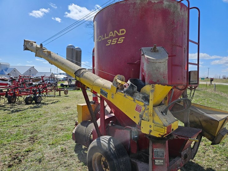 new-holland-355-image-35