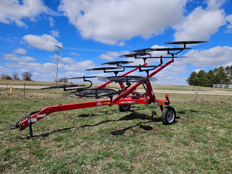 massey-ferguson-12-image-1